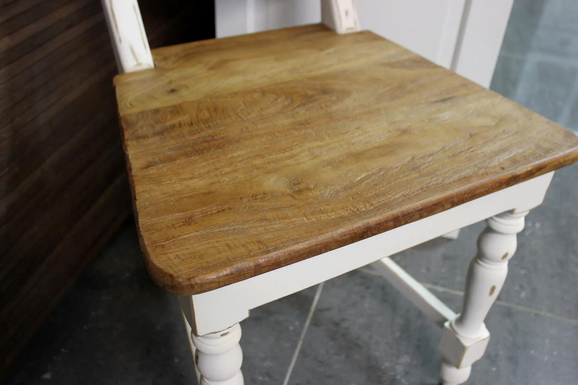 Teak Kursi Lapuk Old SW | weißer und Teak-Brocante-Esszimmerstuhl Weißer und Teak-Brocante-Esszimmerstuhl im rustikalen Look. Brocante-Holzstuhl, bequem und solide verarbeitet – TEAK2