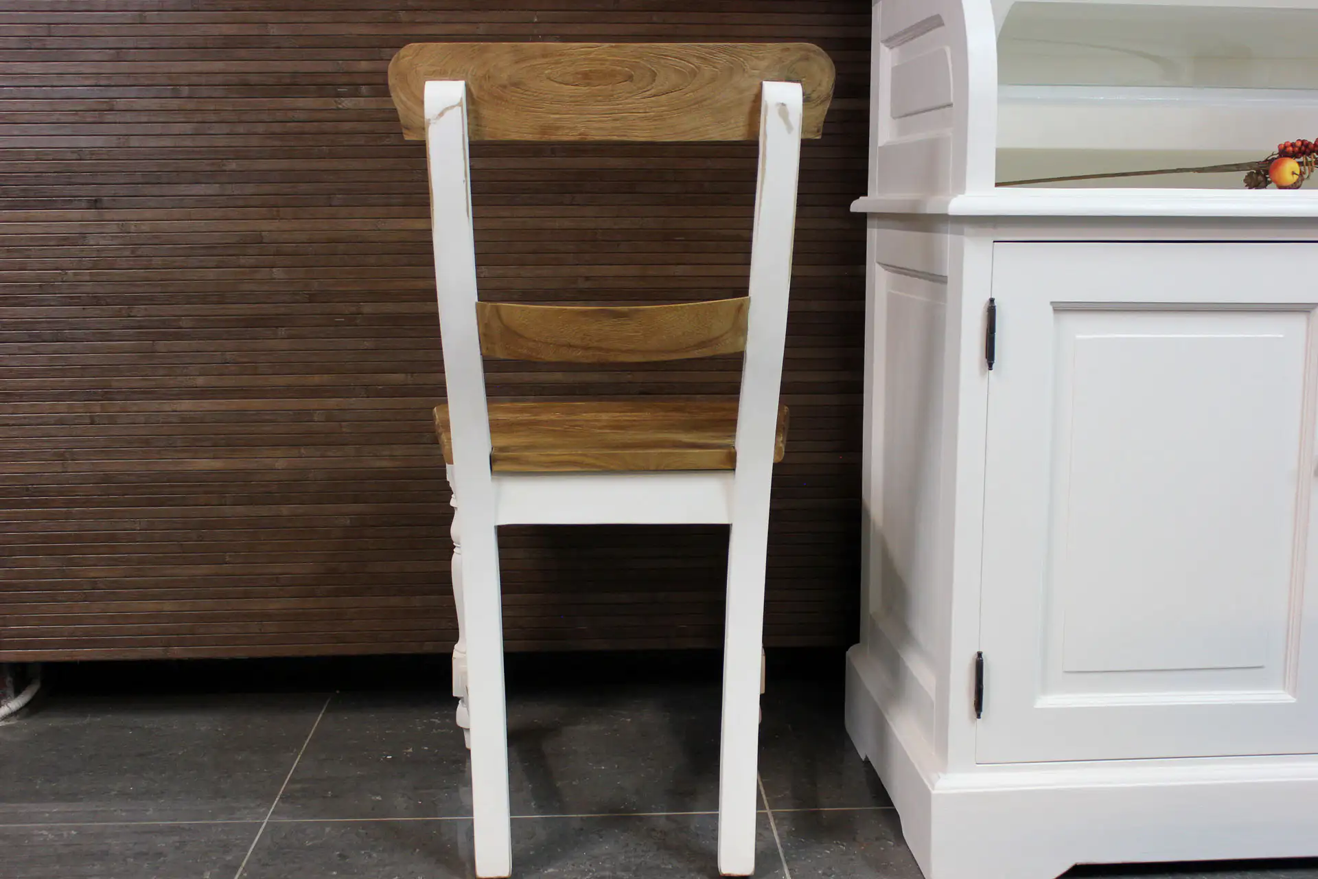 Teak Kursi Lapuk Old SW | weißer und Teak-Brocante-Esszimmerstuhl Weißer und Teak-Brocante-Esszimmerstuhl im rustikalen Look. Brocante-Holzstuhl, bequem und solide verarbeitet – TEAK2