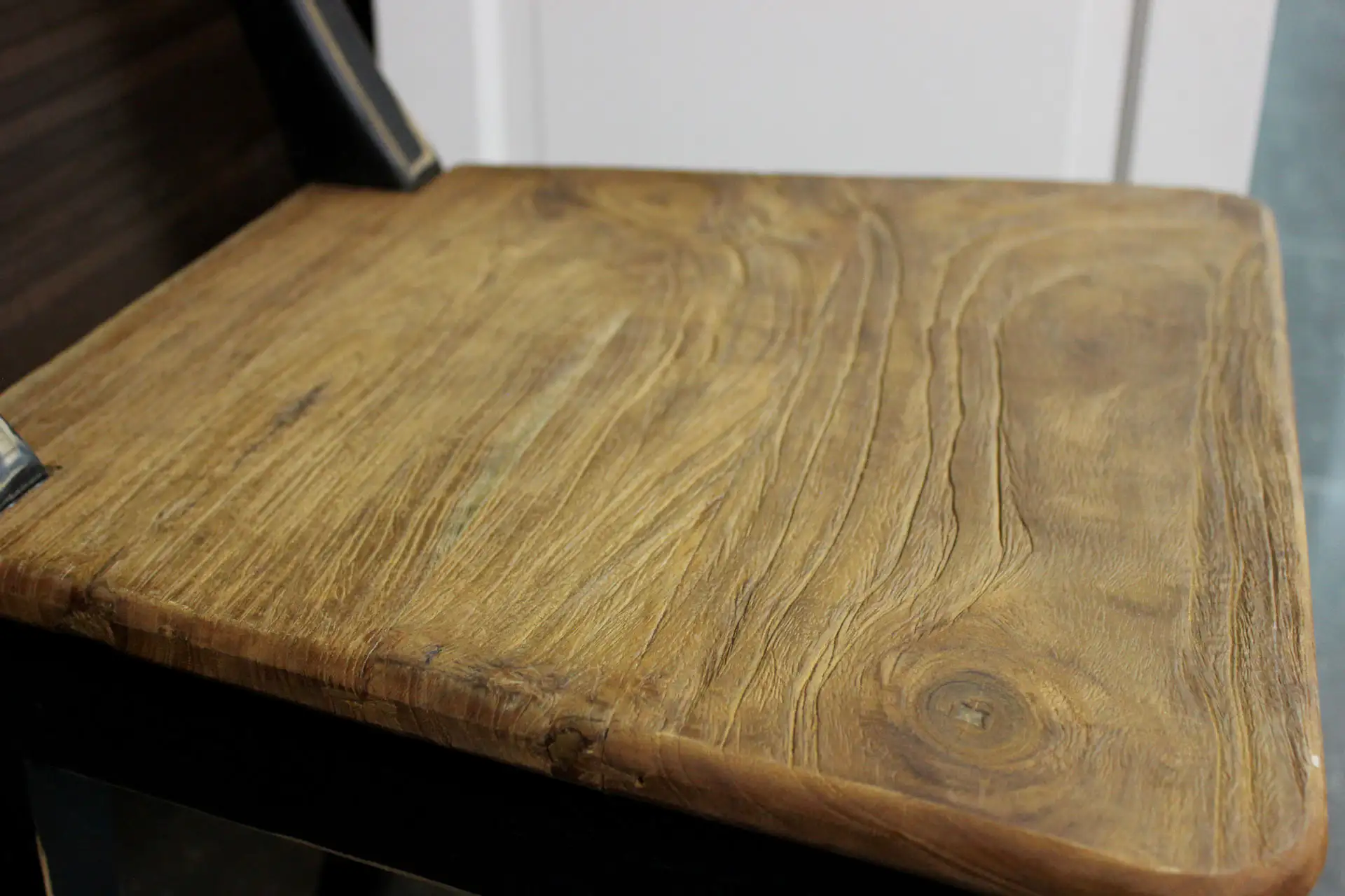 Teak Kursi Lapuk Old ZW | teak black dining chair Teak black dining room chair with brocante leg. Rustic chair with classic round leg. Rustic & brocante furniture - TEAK2.