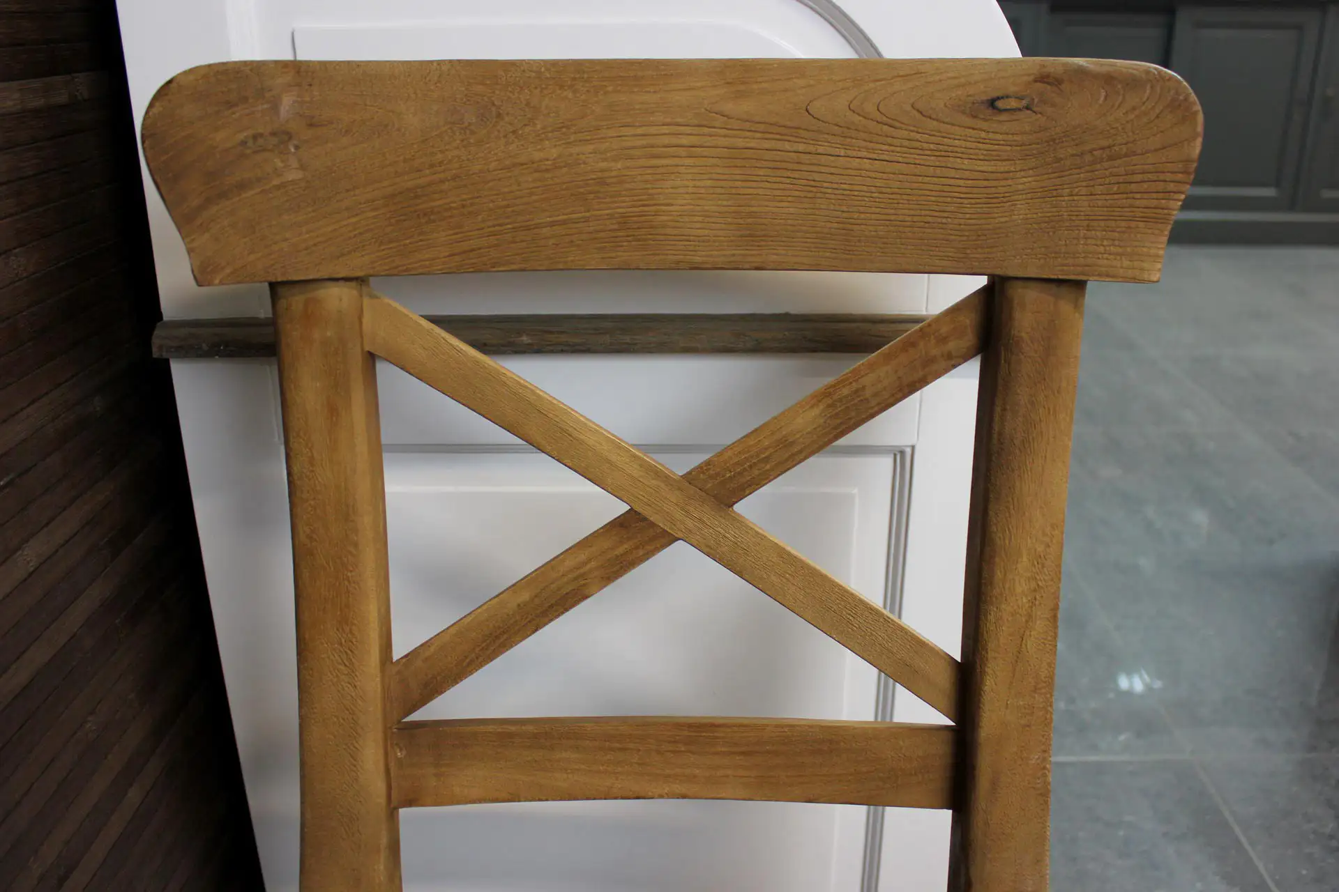 Teak Kursi Palang Old | Esszimmerstuhl aus gebürstetem Teakholz Esszimmerstuhl aus gebürstetem Teakholz. Stabiler und bequemer Esszimmerstuhl. Teakholzstühle aus Indonesien – TEAK2.