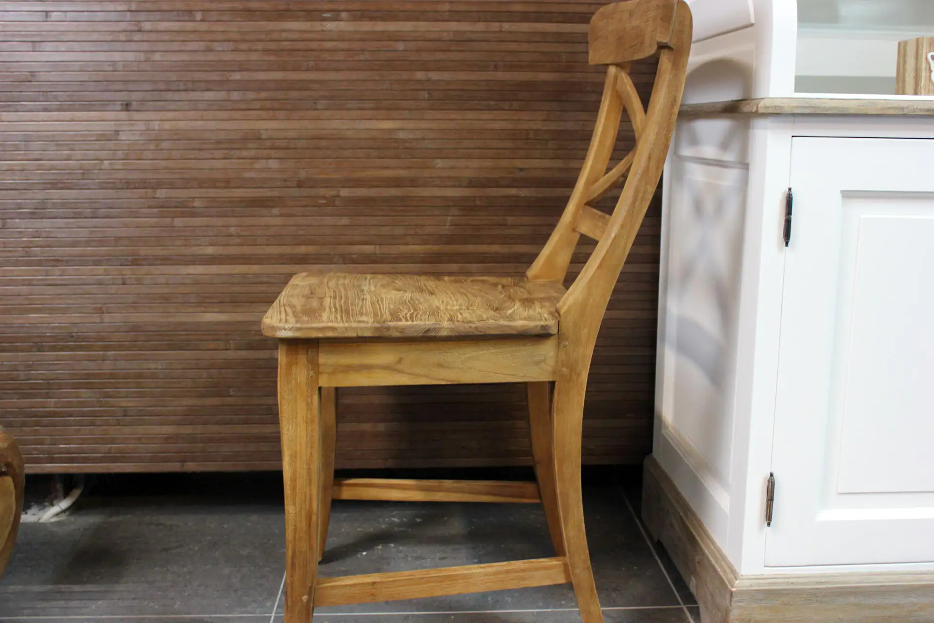 Teak Kursi Palang Old | Esszimmerstuhl aus gebürstetem Teakholz Esszimmerstuhl aus gebürstetem Teakholz. Stabiler und bequemer Esszimmerstuhl. Teakholzstühle aus Indonesien – TEAK2.