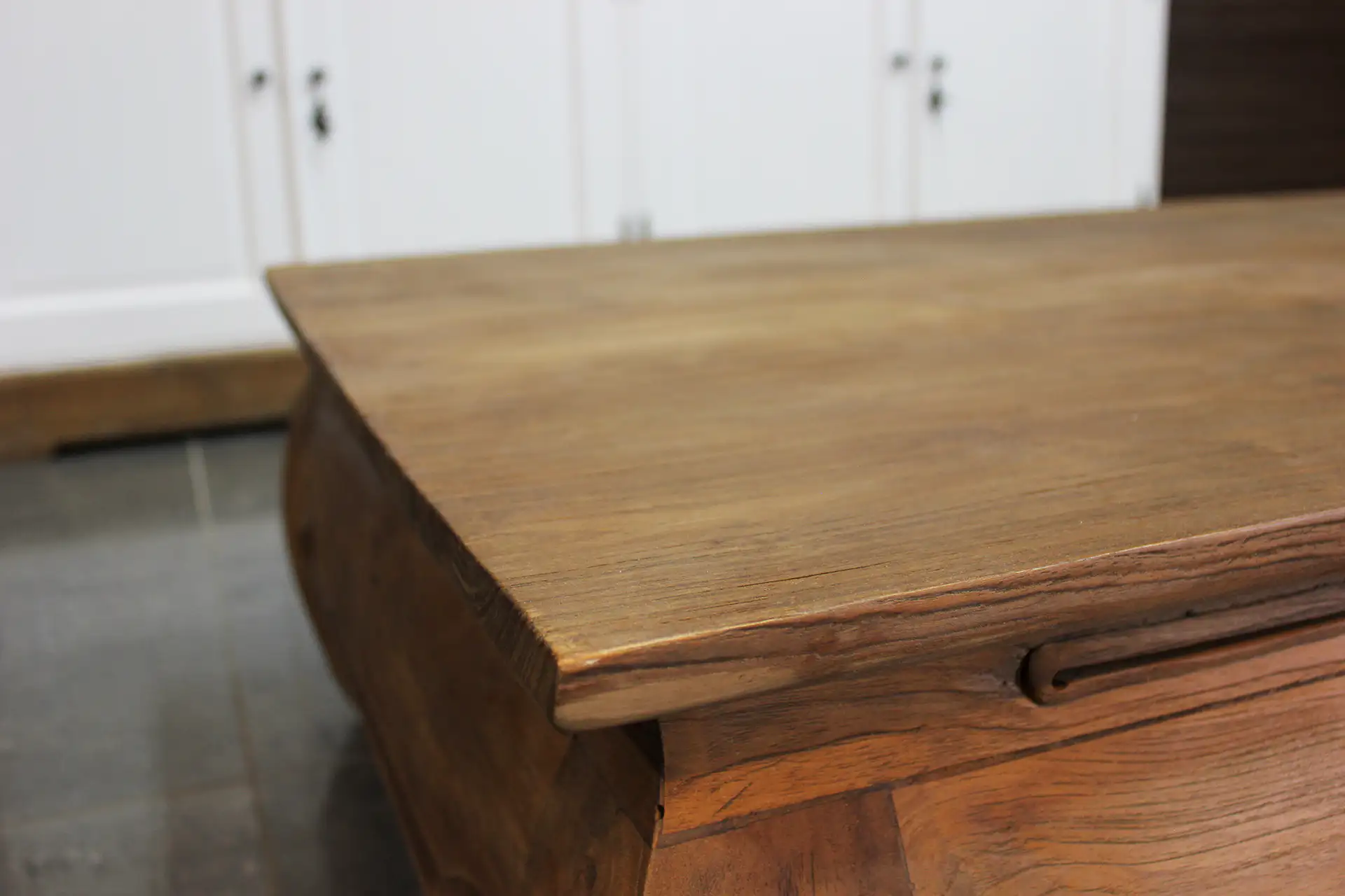 Teak Liku S60-140L Old | teak opium coffee table in old teak Teak opium coffee table in old teak from Java, Indonesia. Beautiful quality and Oriental atmosphere thanks to opium table leg at TEAK2.