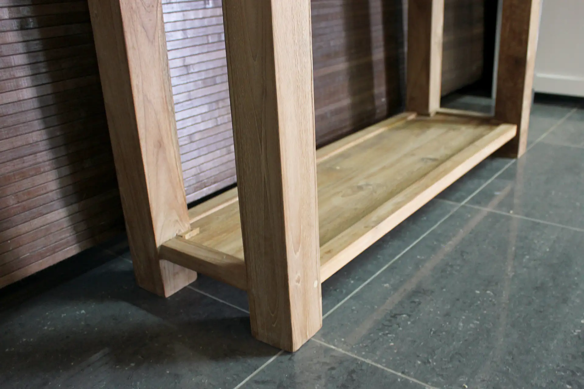 Teak Lugas D100-200IL Old 2 | schmaler Beisteltisch aus altem Teakholz Schmaler Beisteltisch aus altem Teakholz mit Ablage und Schubladen darunter. Teak-Beisteltisch im rustikalen Look – Möbelhandel TEAK2.