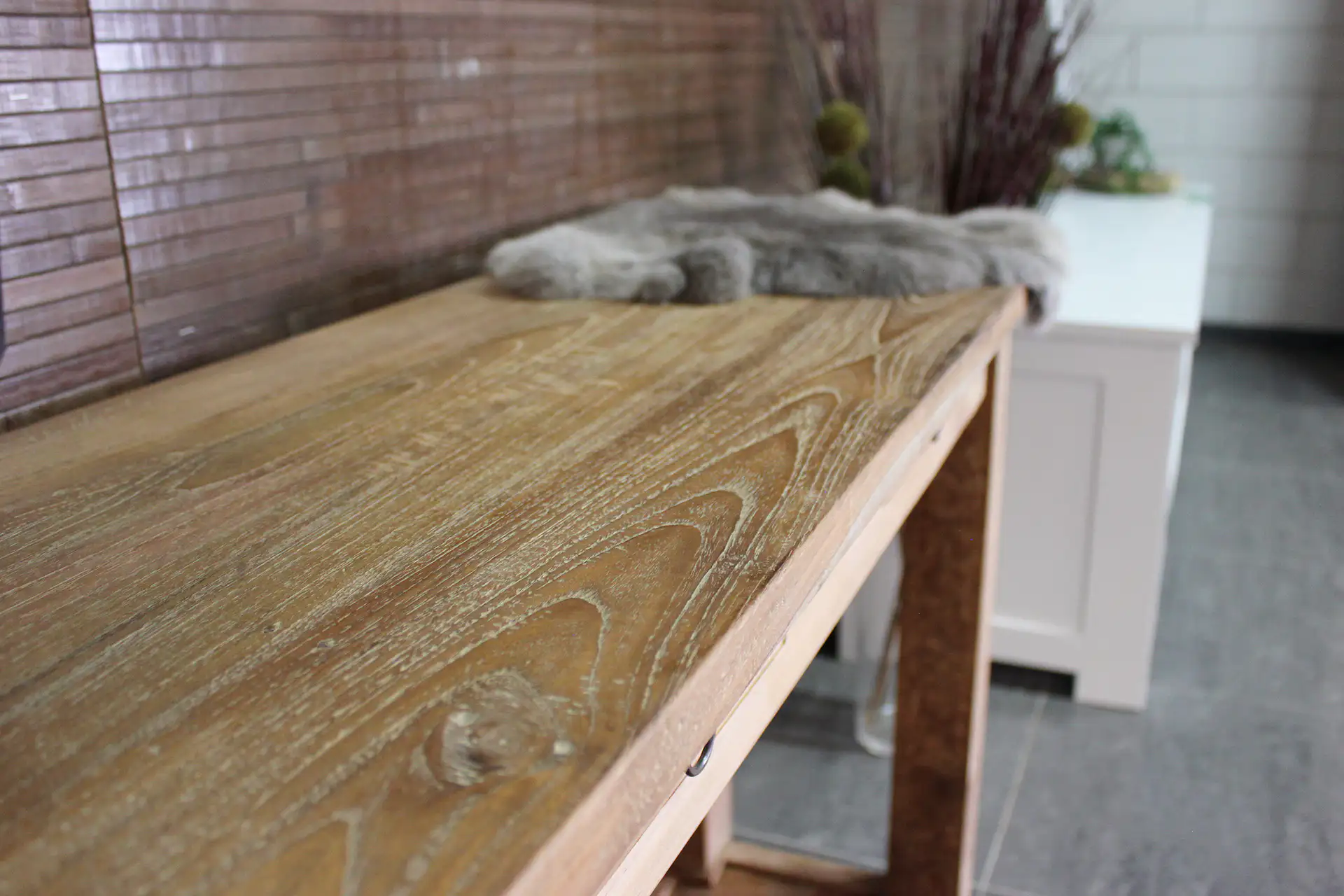 Teak Lugas D100-200IL Old 2 | schmaler Beisteltisch aus altem Teakholz Schmaler Beisteltisch aus altem Teakholz mit Ablage und Schubladen darunter. Teak-Beisteltisch im rustikalen Look – Möbelhandel TEAK2.