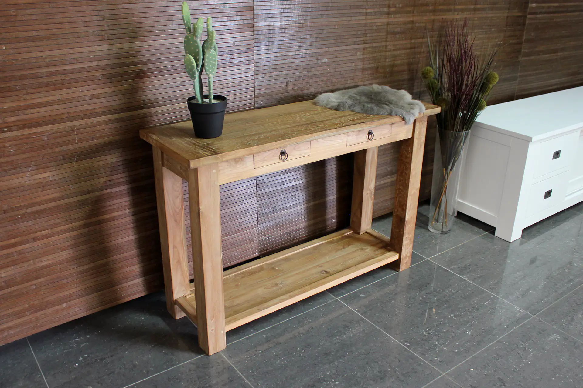 Teak Lugas D100-200IL Old 2 | schmaler Beisteltisch aus altem Teakholz Schmaler Beisteltisch aus altem Teakholz mit Ablage und Schubladen darunter. Teak-Beisteltisch im rustikalen Look – Möbelhandel TEAK2.