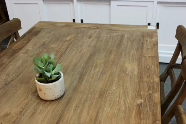 Landelijke eetkamertafel in oud teak met dik blad. Teakhouten keukentafel, eettafel met prachtige structuur - TEAK2.