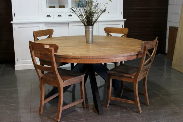 Table à manger en teck avec piètement en métal et beau teck ancien. Table ronde avec pied design en métal - Magasin de meubles TEAK2.