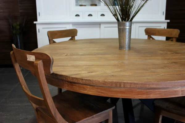 Table à manger en teck avec piètement en métal et beau teck ancien. Table ronde avec pied design en métal - Magasin de meubles TEAK2.