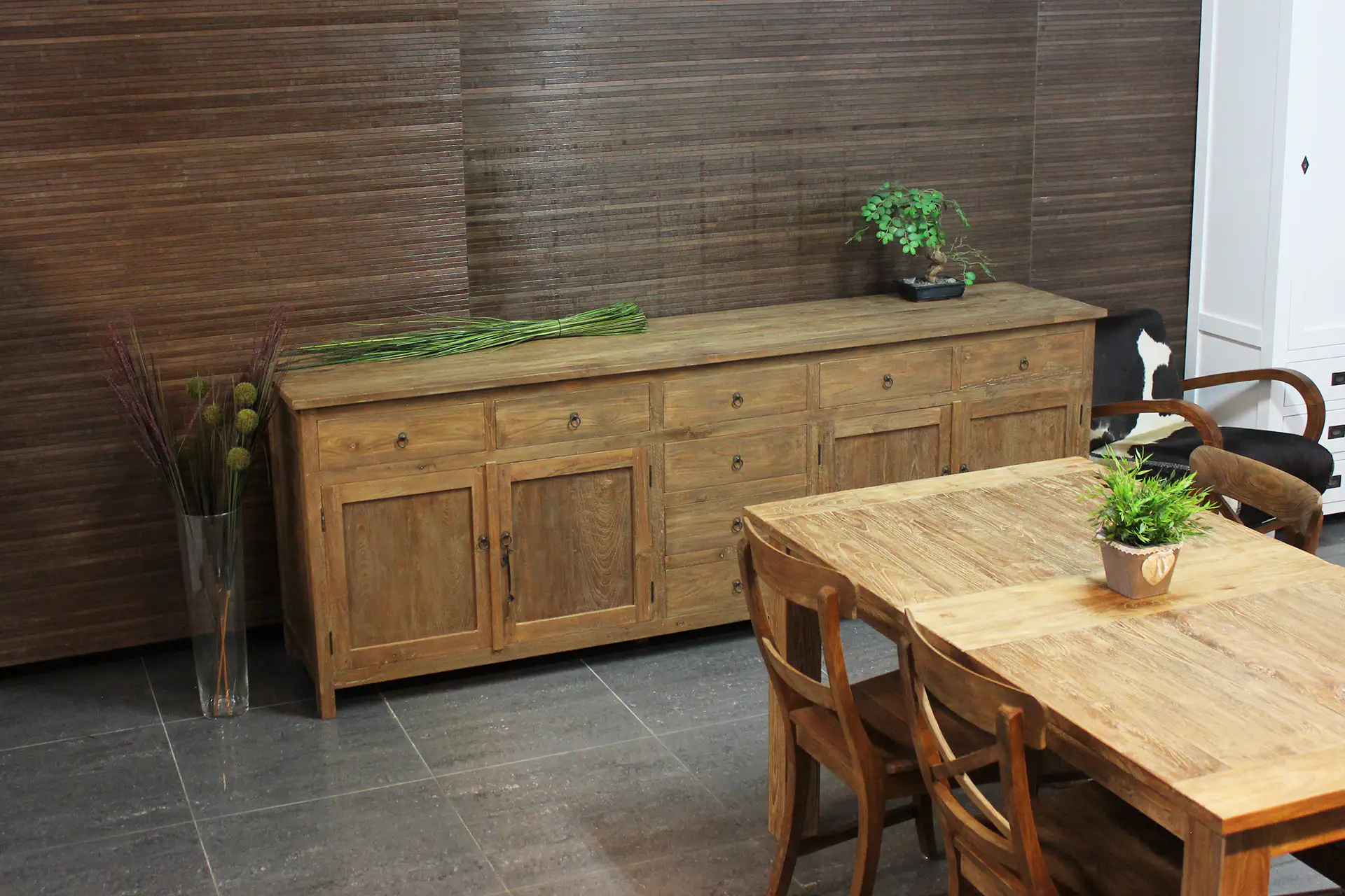 Teak Rumah D250TL Old | groot teakhouten dressoir, ladenblok Groot teakhouten dressoir met ladenblok midden en massief oud teakhout. Groot dressoir in landelijke, moderne stijl - TEAK2.