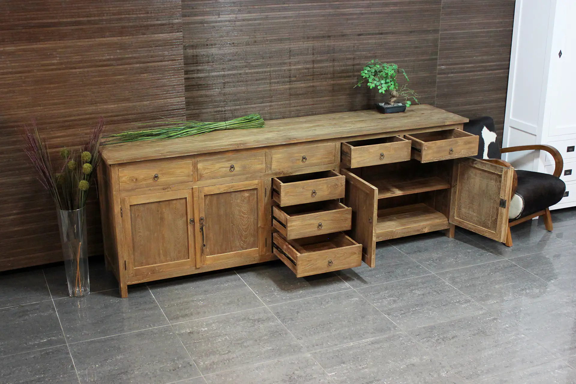 Teak Rumah D250TL Old | groot teakhouten dressoir, ladenblok Groot teakhouten dressoir met ladenblok midden en massief oud teakhout. Groot dressoir in landelijke, moderne stijl - TEAK2.