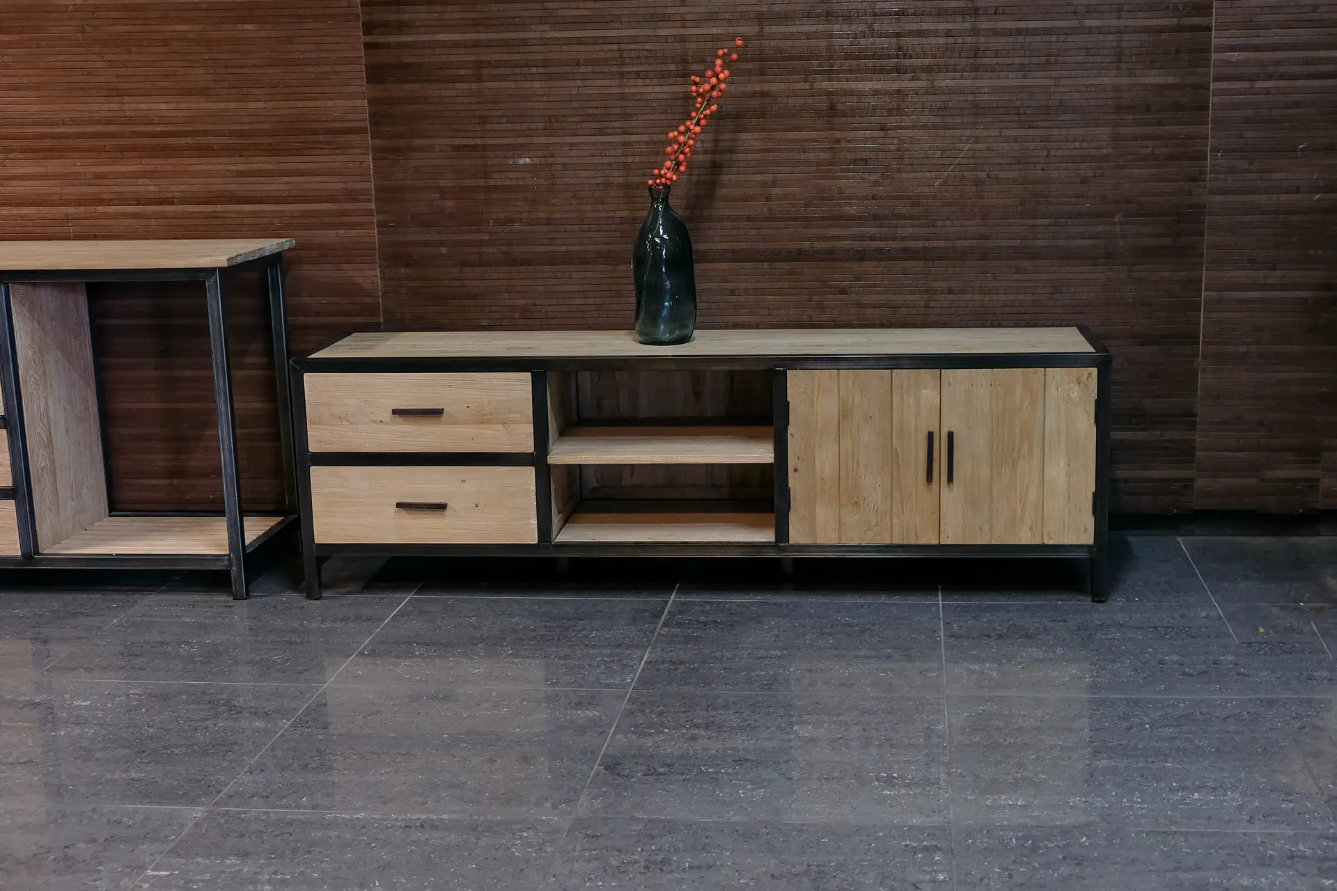 Teak Rumah TV150-180GML Old | Meuble TV en bois clair Meuble TV industriel en bois clair et métal, belle combinaison de vieux teck et de métal - TEAK2.