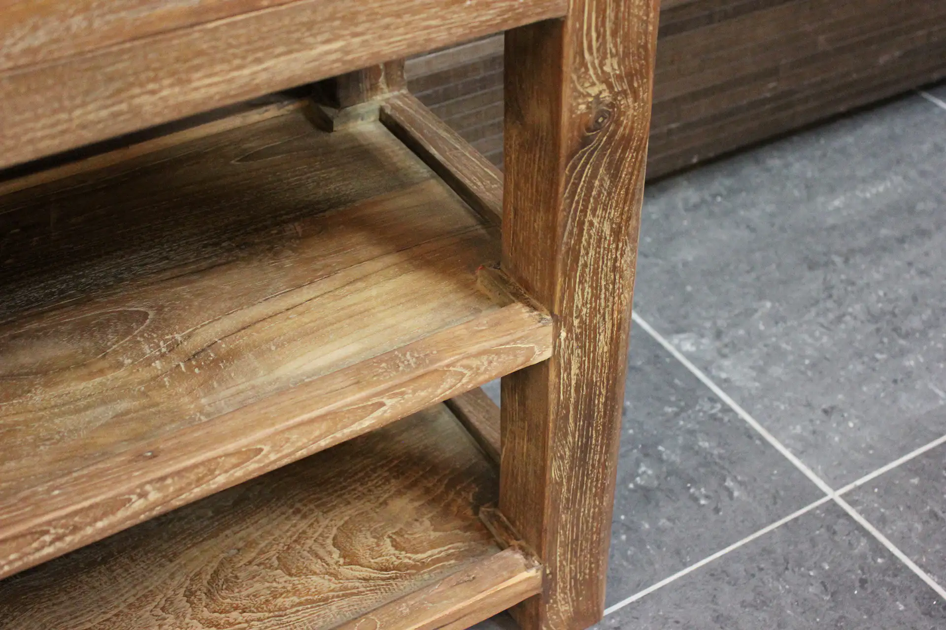 Teak Rusuk D100-220L Old | console en bois rustique vieux teck Console rustique en bois de teck ancien. Qualité et savoir-faire indonésien. Consoles ou tables murales en teck chez TEAK2.