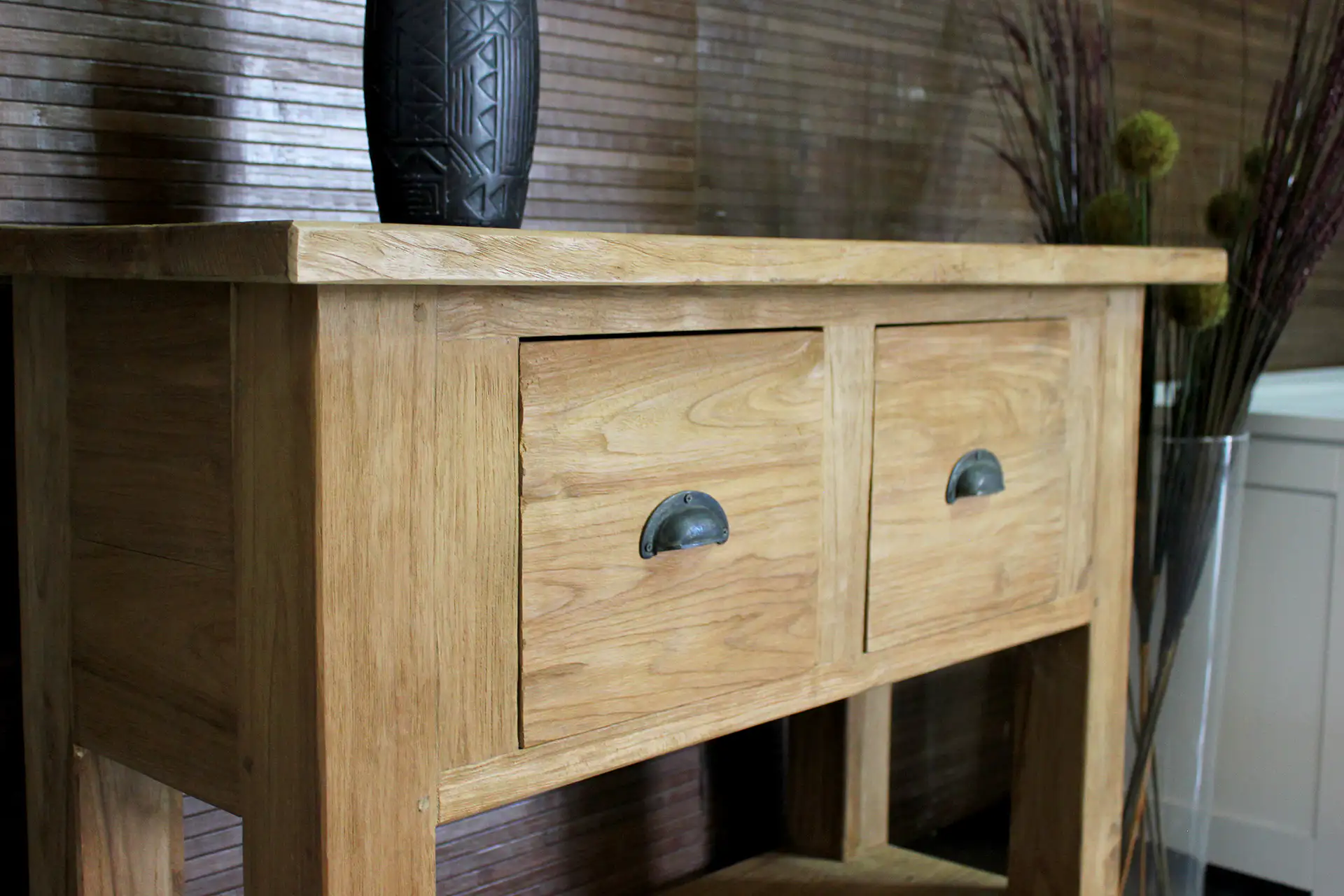 Teak Satu D100-220 Old | console rustique en teck avec tiroirs Console de style rustique en teck avec tiroirs et étagère en vieux teck brossé. Consoles de style campagnard chez TEAK2.