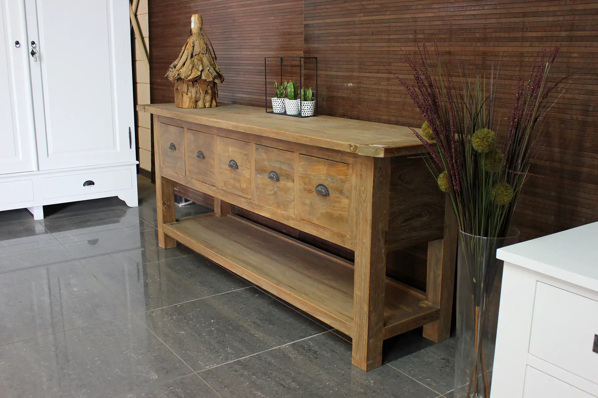 Teak Satu Kecil D200-250L Old | console en teck Table murale ou console en teck. Console en vieux teck avec tiroirs et étagère en dessous. Qualité et savoir-faire indonésiens.