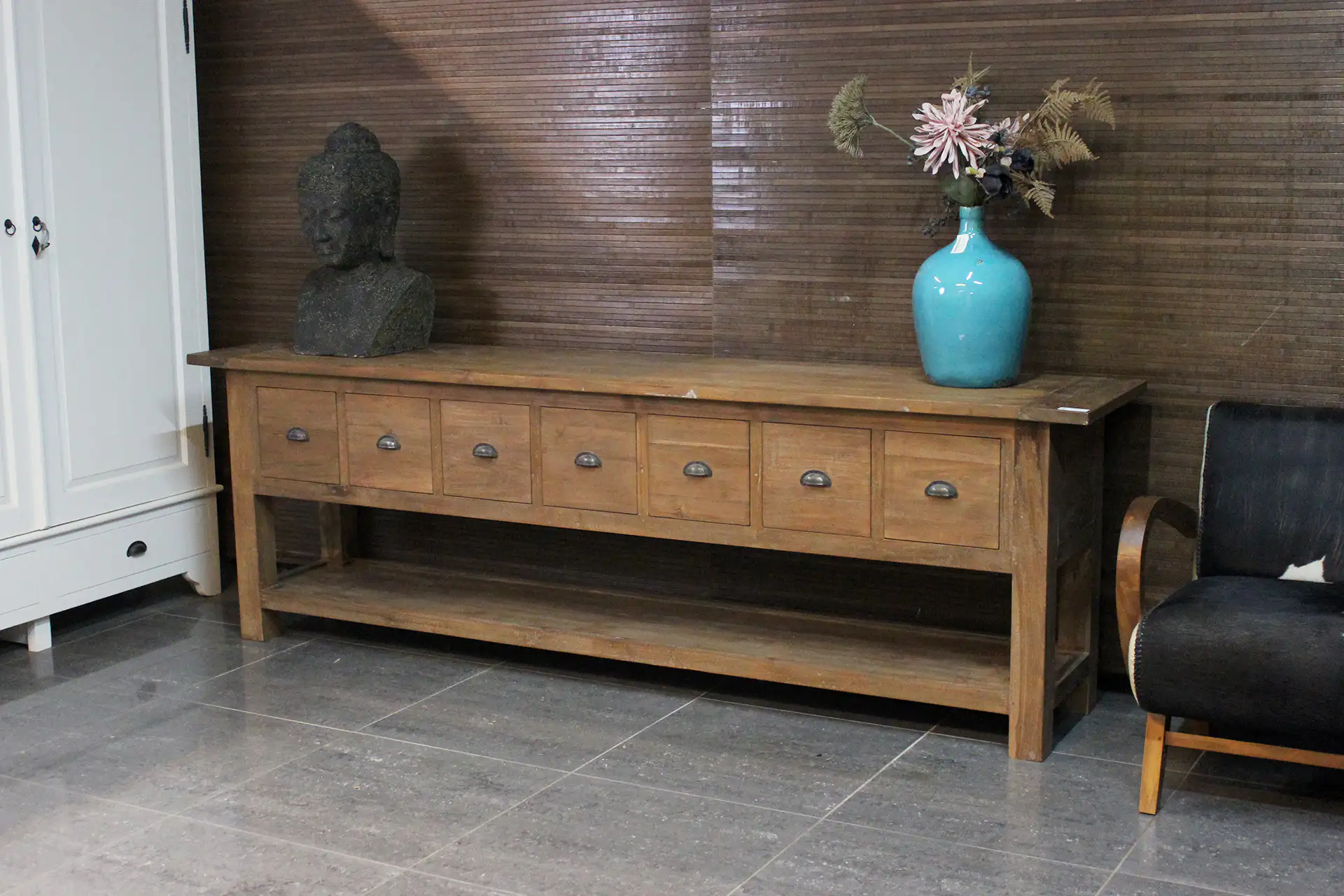 Teak Satu Kecil D200-250L Old | console en teck Table murale ou console en teck. Console en vieux teck avec tiroirs et étagère en dessous. Qualité et savoir-faire indonésiens.