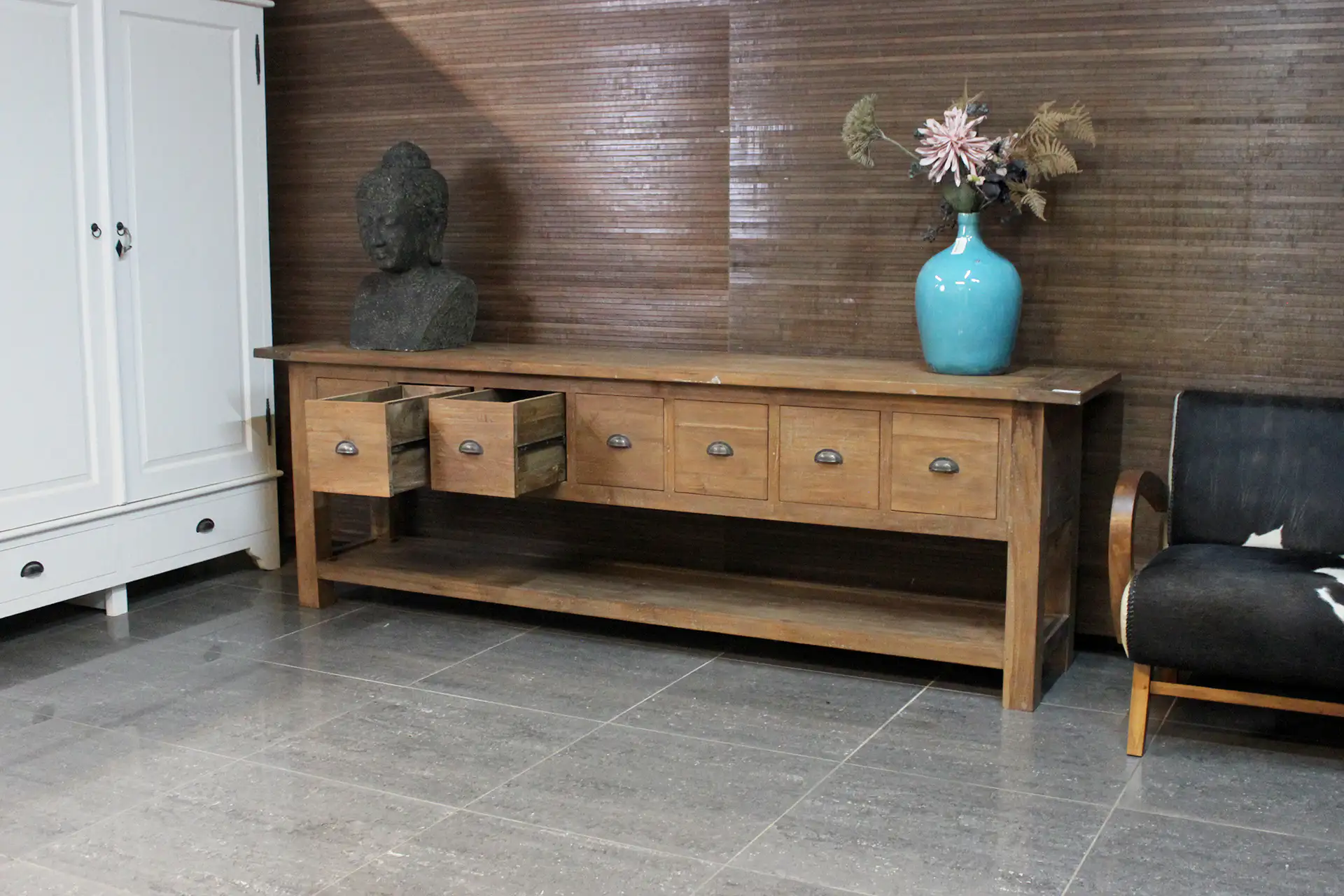 Teak Satu Kecil D200-250L Old | console en teck Table murale ou console en teck. Console en vieux teck avec tiroirs et étagère en dessous. Qualité et savoir-faire indonésiens.