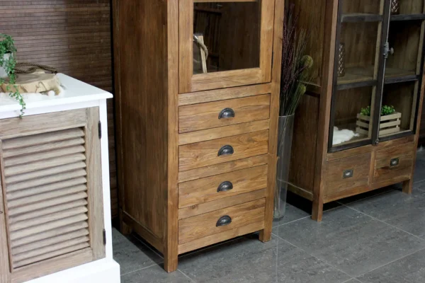 Landelijk teakhouten kastje met lades in massief oud teak. Teak wandkast uit Indonesië. Teak kastje of smalle vitrinekast - TEAK2.