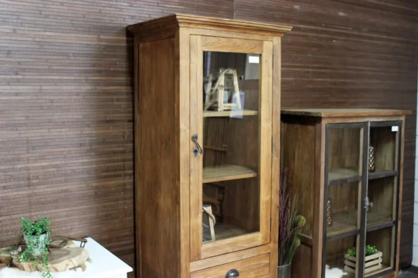 Landelijk teakhouten kastje met lades in massief oud teak. Teak wandkast uit Indonesië. Teak kastje of smalle vitrinekast - TEAK2.