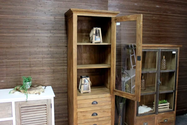 Landelijk teakhouten kastje met lades in massief oud teak. Teak wandkast uit Indonesië. Teak kastje of smalle vitrinekast - TEAK2.