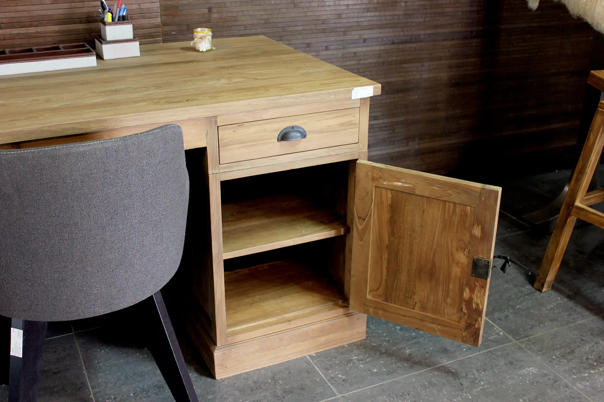 Teak Surya B160 | rustic teak desk with lots of storage space Rustic teak desk with lots of storage space thanks to drawers and revolving door. Teak desk in a rustic, authentic style - TEAK2