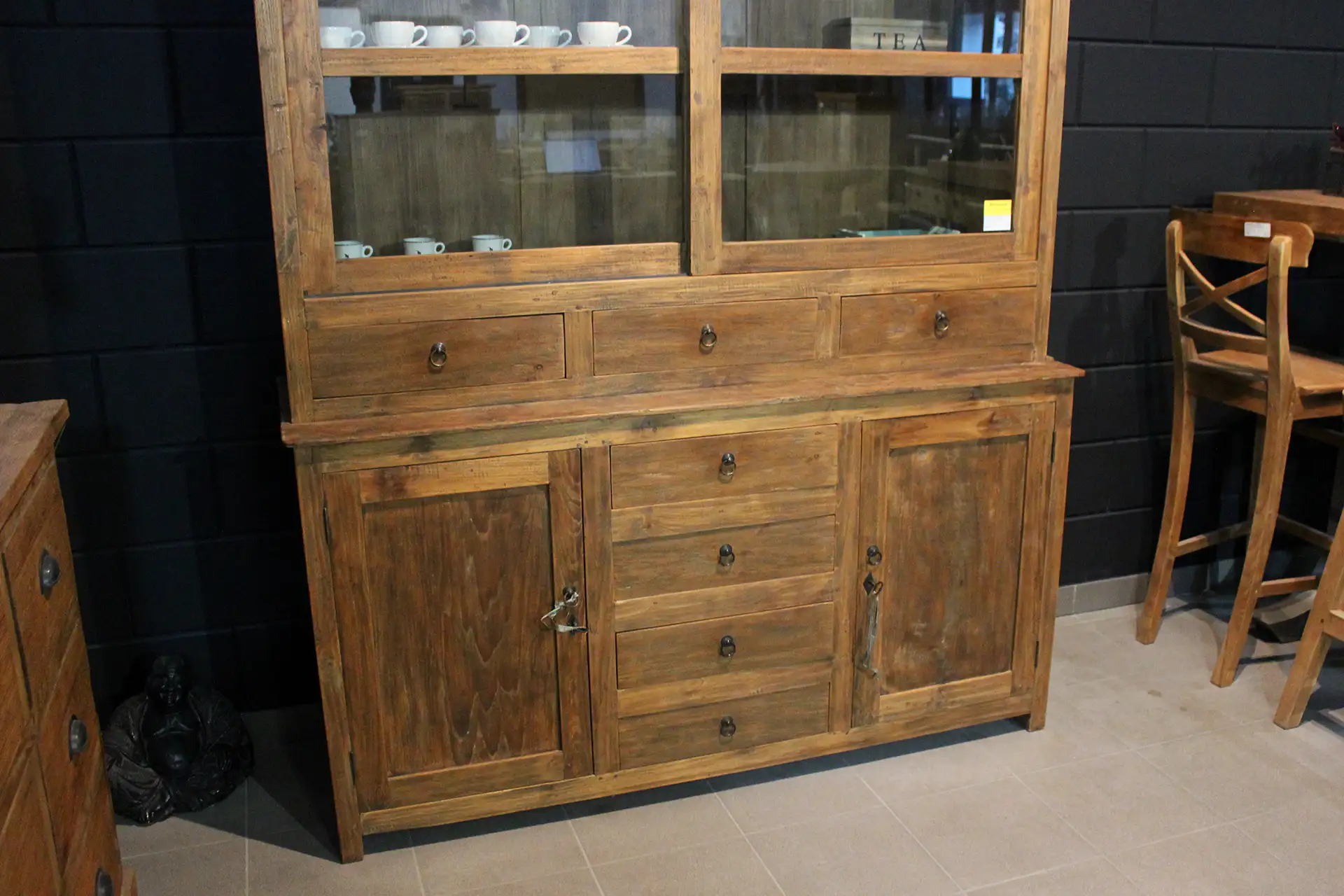 Teak Surya SP 150L Old | rustikale Vitrine aus altem Holz Rustikale alte hölzerne Vitrine, massives altes Teakholz. Moderner rustikaler Look, Buffetschrank aus Teakholz – TEAK2.