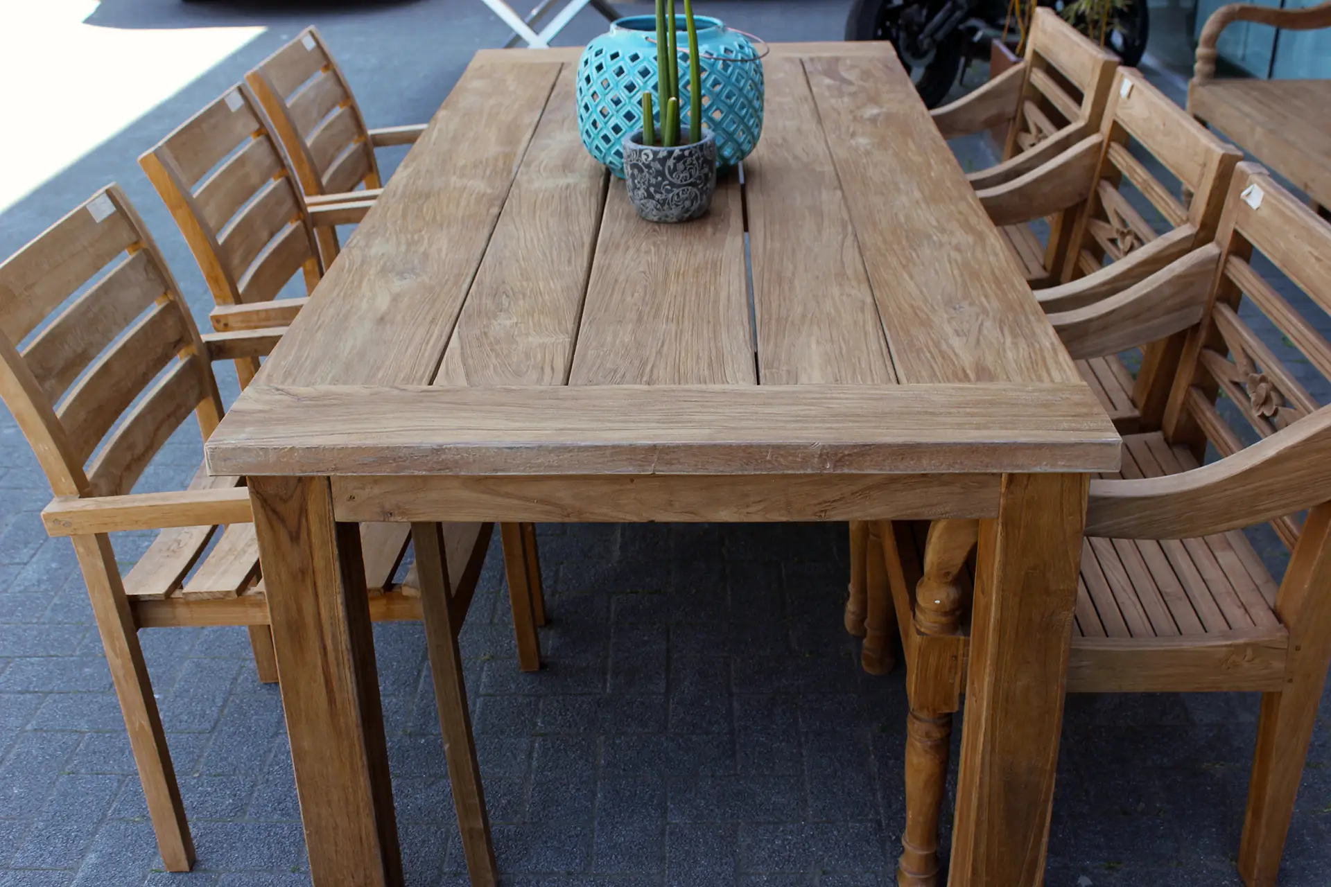 Teak Taman O180-300DK Old | dickes Teak Gartentisch aus altem Teak Dicker Gartentisch aus gebürstetem, altem Teakholz, Qualität aus Indonesien. Kleine und große Gartentische aus massivem Teakholz – TEAK2