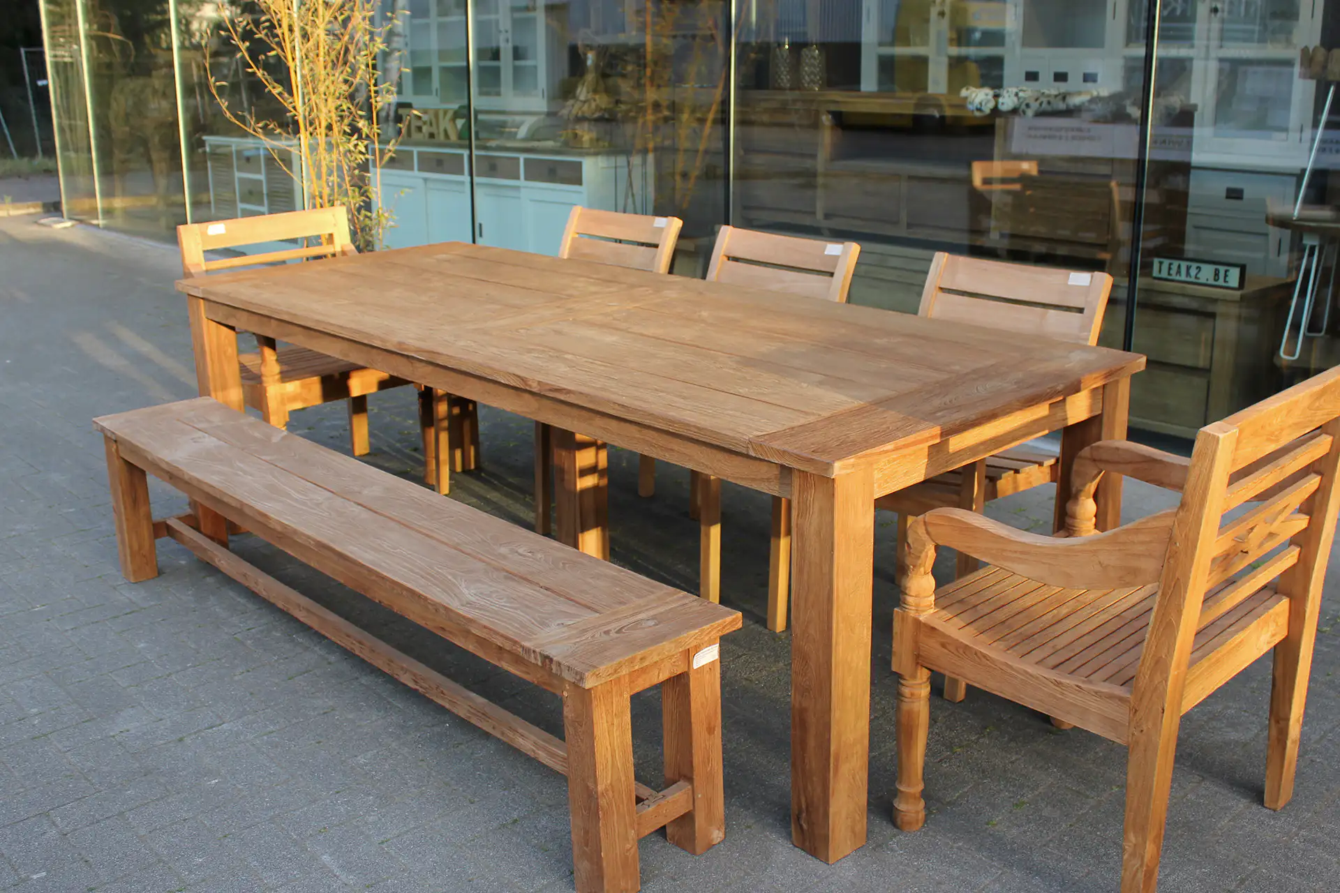 Bangku Bunga O60 Old | vieille chaise de jardin en teck, chaise de chemin de fer Chaise de jardin de luxe en teck ancien d'Indonésie. Chaise de bureau en teck avec une construction solide et de haute qualité. Chaises de jardin chez TEAK2.