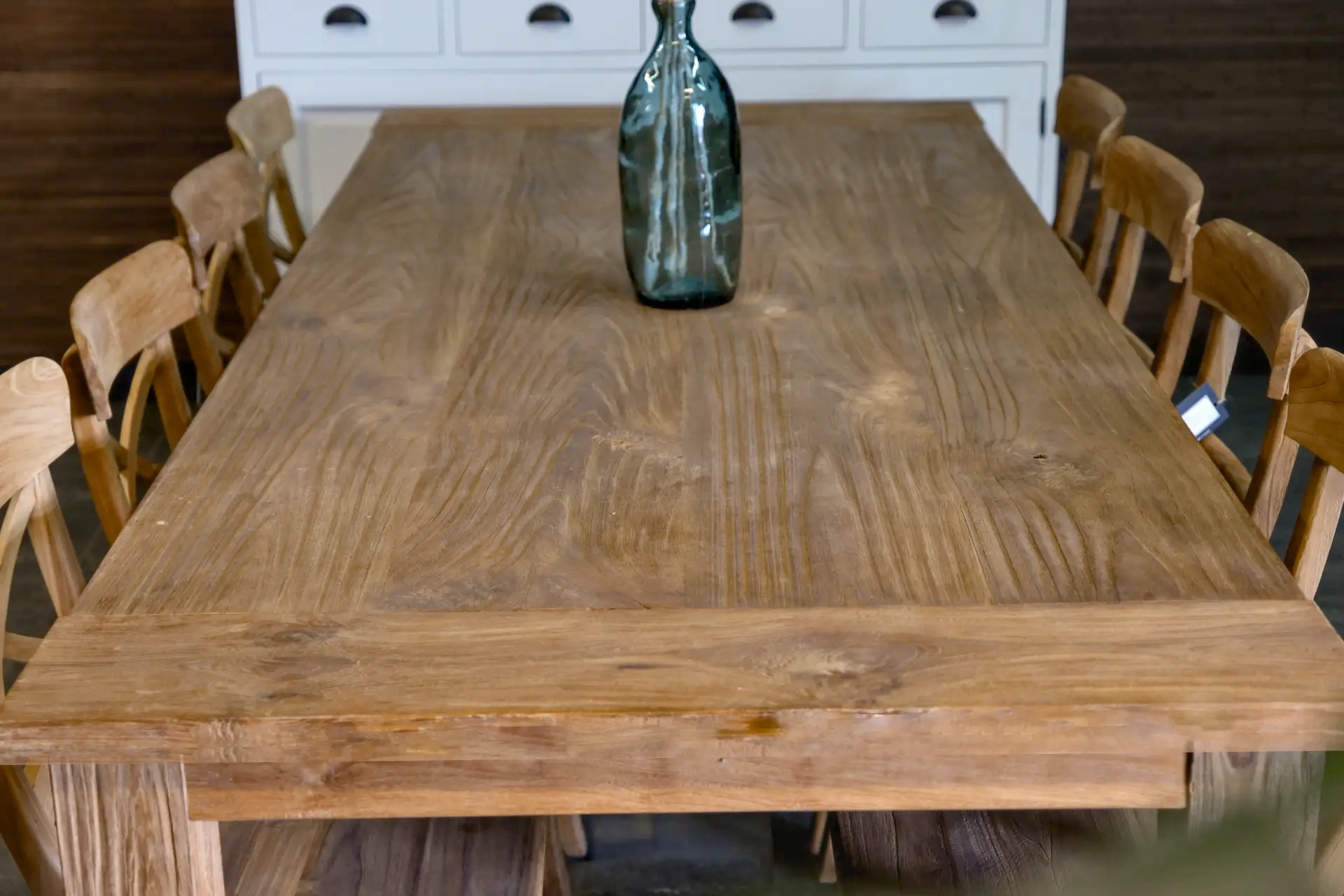 Teak Taman T120-300DK Old | table à manger en teck moderne, plateau épais Table à manger moderne en teck avec plateau épais et tête de lit en vieux teck brossé rustique - magasin de meubles TEAK2.