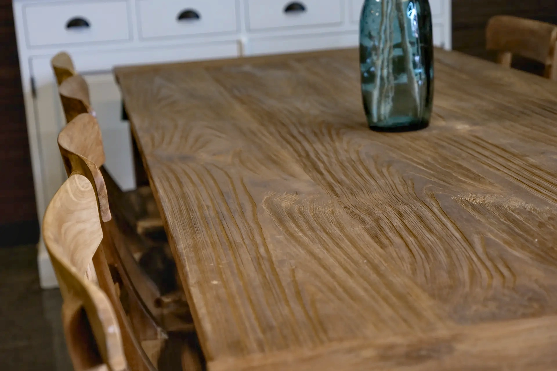 Teak Taman T120-300DK Old | table à manger en teck moderne, plateau épais Table à manger moderne en teck avec plateau épais et tête de lit en vieux teck brossé rustique - magasin de meubles TEAK2.