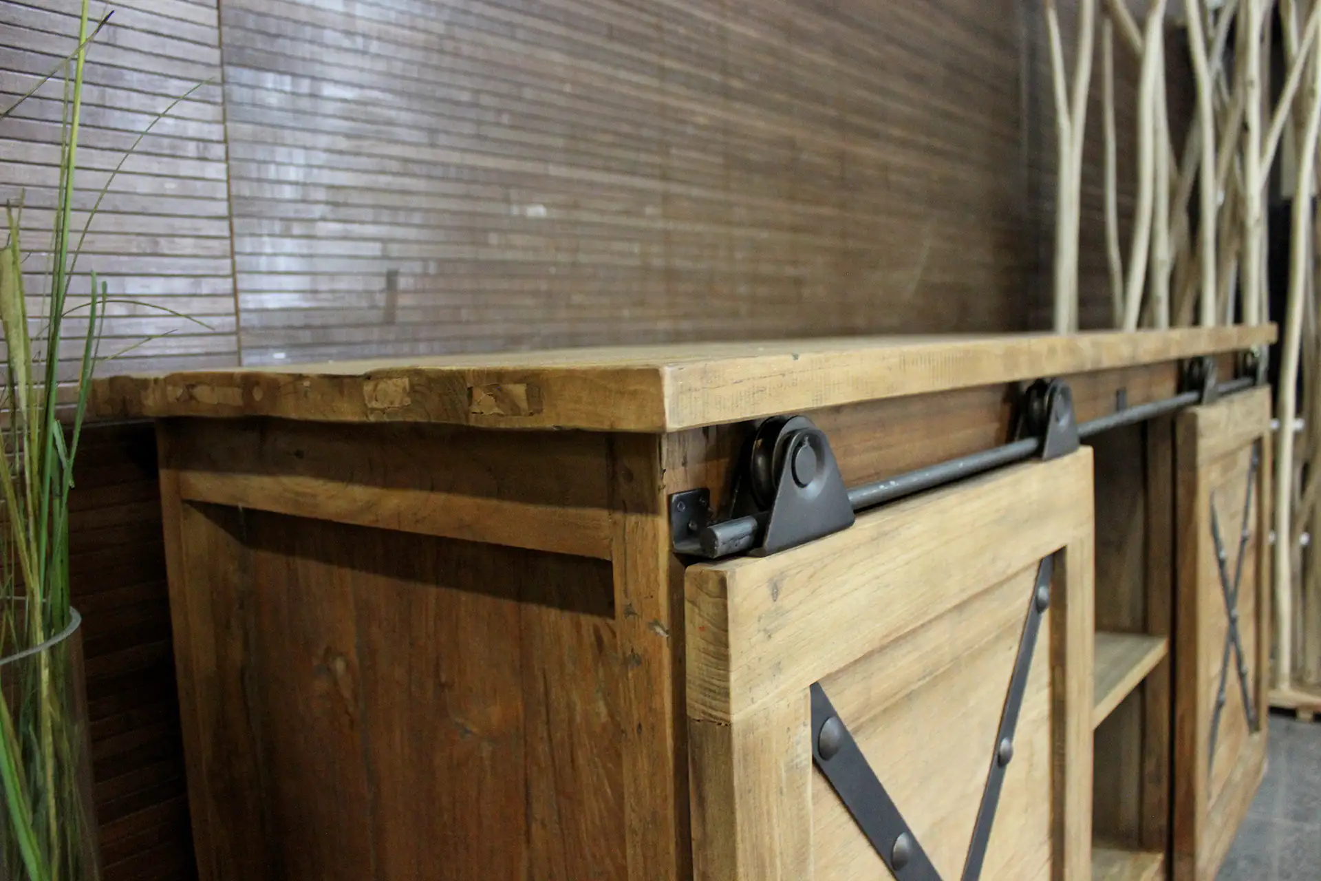 Teak Tangga D160L Old | Anrichte, industrielles Teak mit Eisen Anrichte aus Teakholz mit Eisen und einer Schiebetür aus Teakholz. Massives altes Teakholz aus Indonesien – TEAK2.