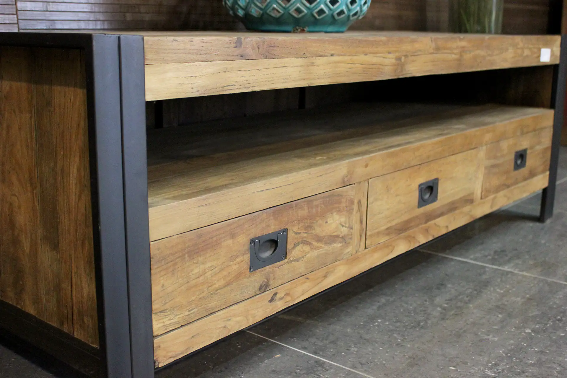 Teak Tangga TV150-180ML Old | Industrie Tv-Möbel + Eisen Industrielle Teak Tv-Möbel mit Eisen und offenem Fach über die gesamte Breite. Robuste Tv-Möbel im Industriestil.