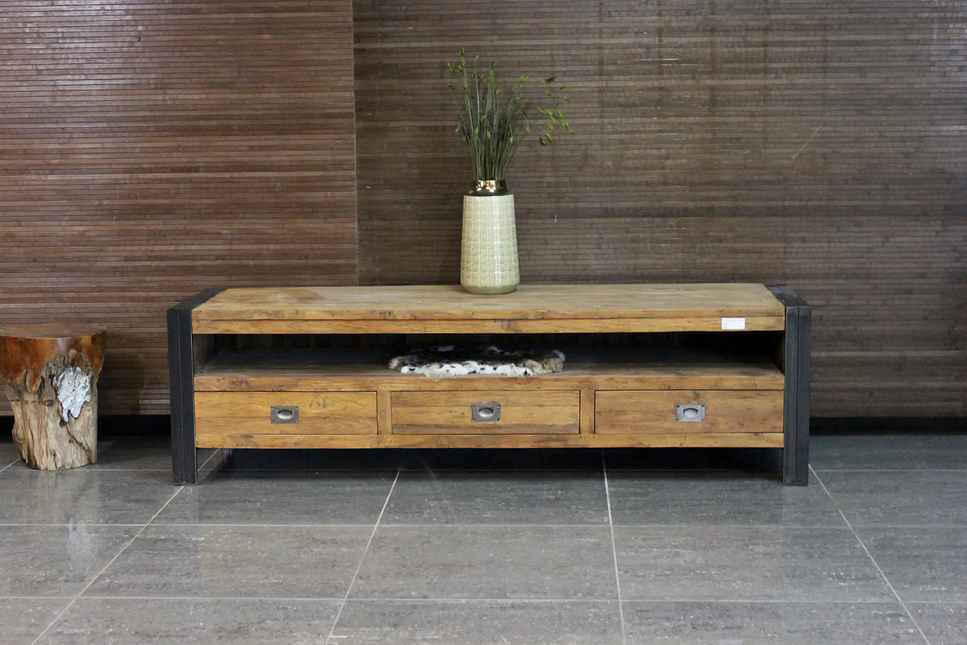 Teak Tangga TV150-180ML Old | Industrie Tv-Möbel + Eisen Industrielle Teak Tv-Möbel mit Eisen und offenem Fach über die gesamte Breite. Robuste Tv-Möbel im Industriestil.