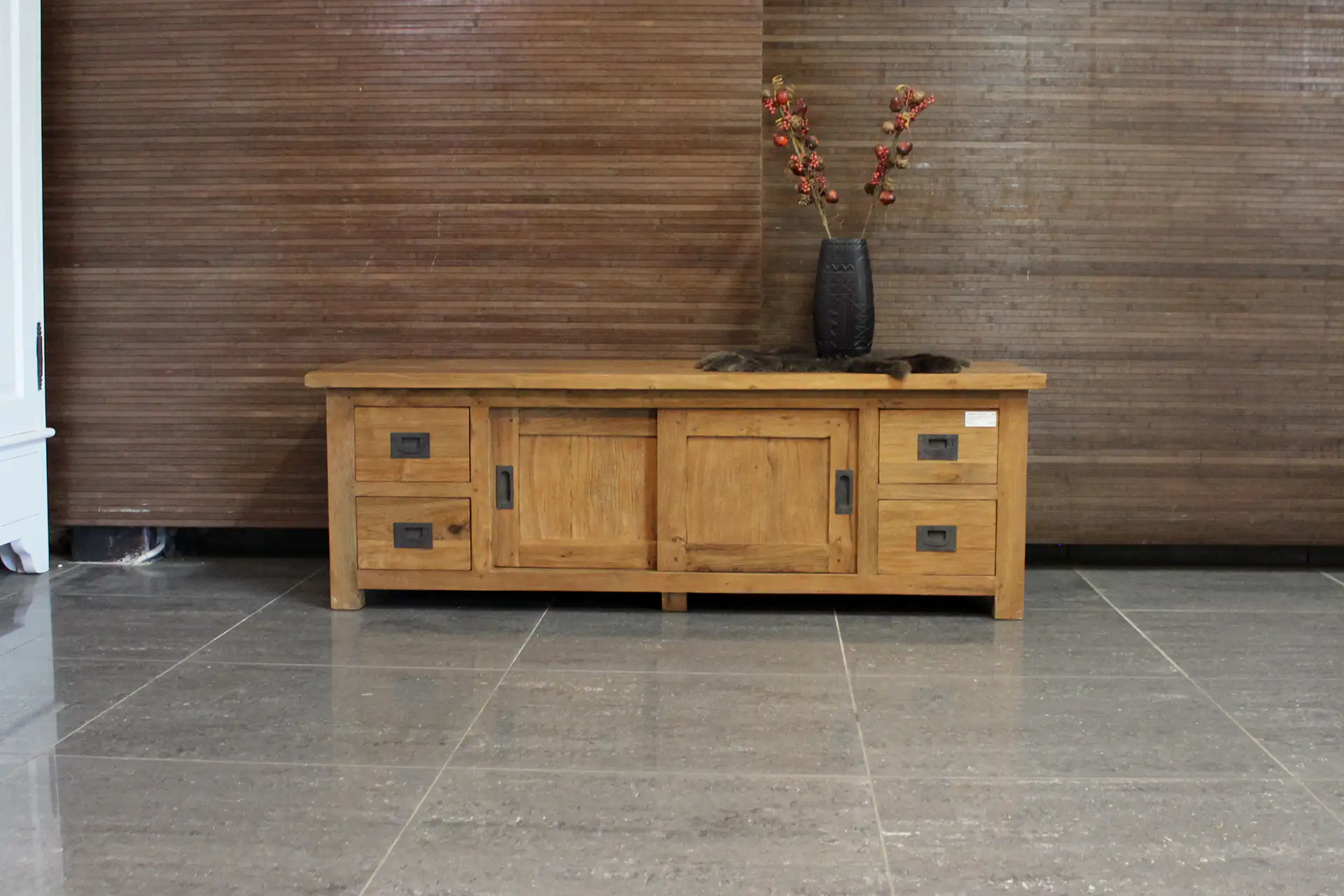 Teak Tegang TV150 Old | houten landelijk Tv meubel, lades Houten landelijk Tv meubel met lades en schuifdeuren in geborsteld oud teakhout. Robuust Tv-meubel of Tv-dressoir teak - TEAK2.