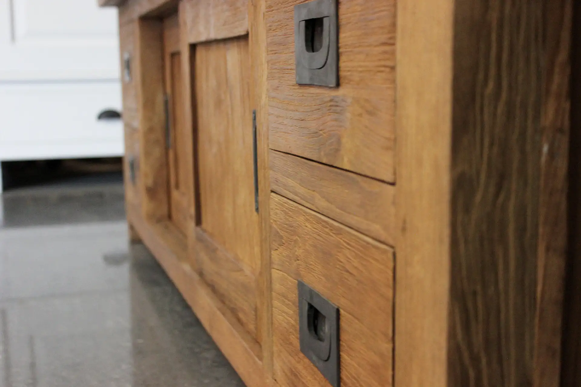 Teak Tegang TV150 Old | houten landelijk Tv meubel, lades Houten landelijk Tv meubel met lades en schuifdeuren in geborsteld oud teakhout. Robuust Tv-meubel of Tv-dressoir teak - TEAK2.