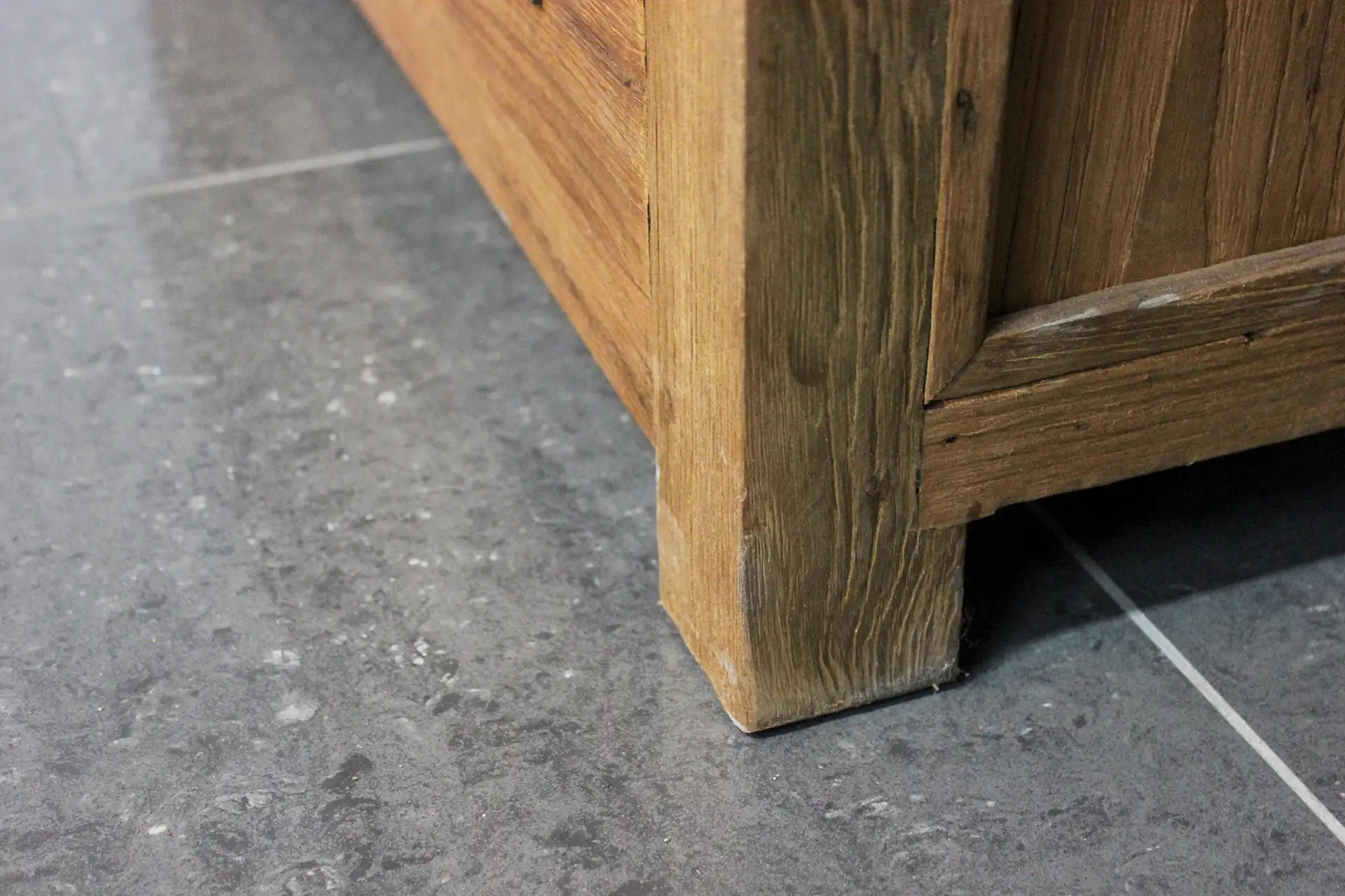 Teak Tegang TV150 Old | houten landelijk Tv meubel, lades Houten landelijk Tv meubel met lades en schuifdeuren in geborsteld oud teakhout. Robuust Tv-meubel of Tv-dressoir teak - TEAK2.